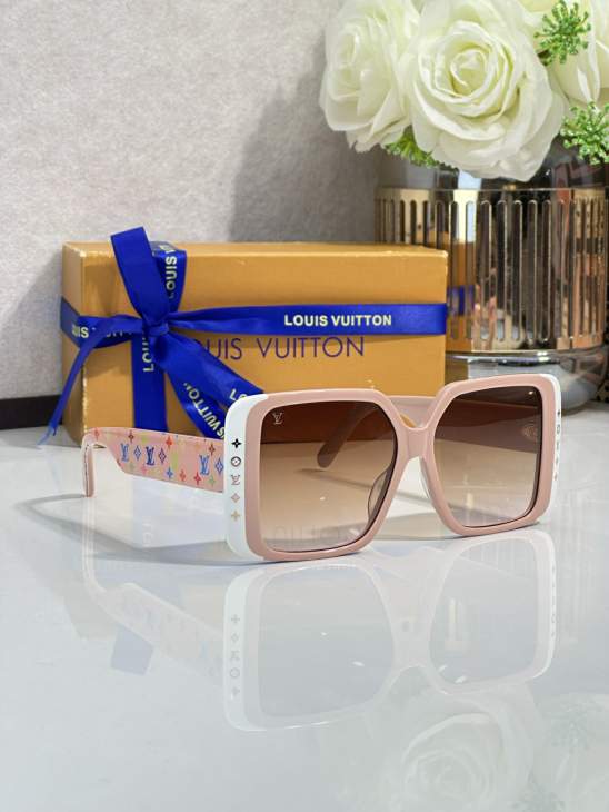 Picture of Louis Vuitton Sunglasses _SKUfw77796857fw